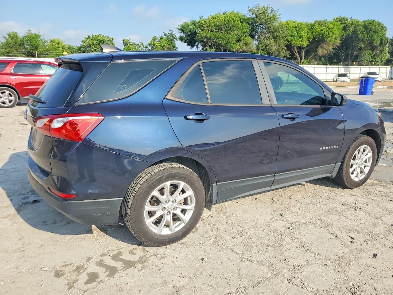 2020 Chevrolet Equinox Ls - Фото 3