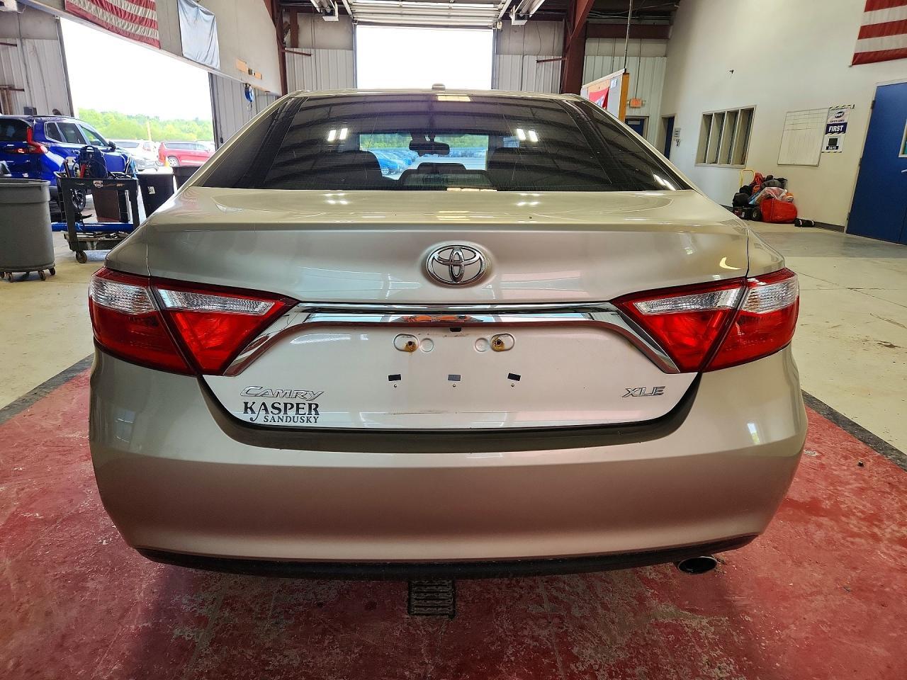 2017 Toyota Camry Le - Фото 6