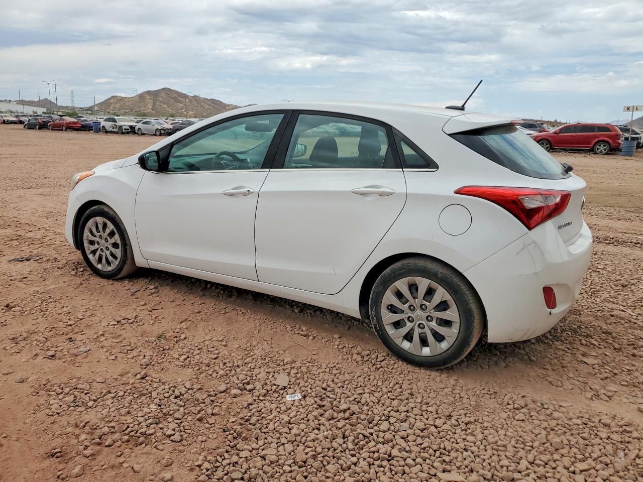 2017 Hyundai Elantra Gt Base - Фото 2