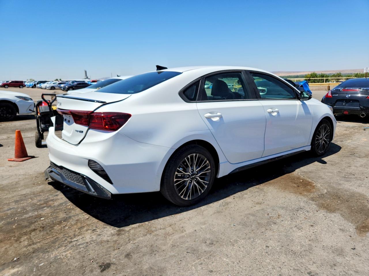 2024 Kia Forte Gt Line - Image 3