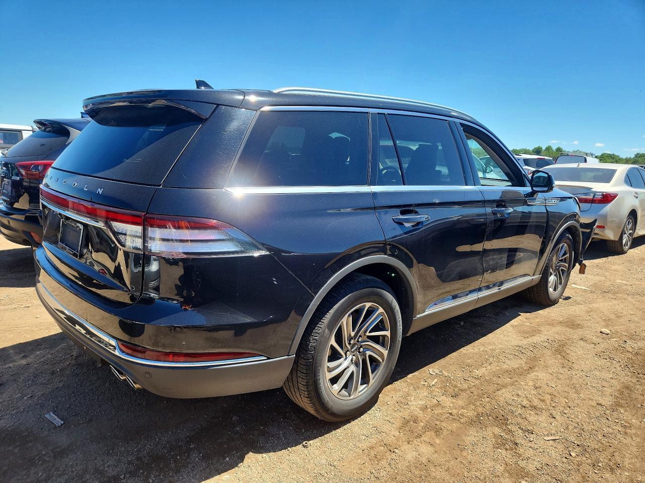 2022 Lincoln Aviator - Image 3