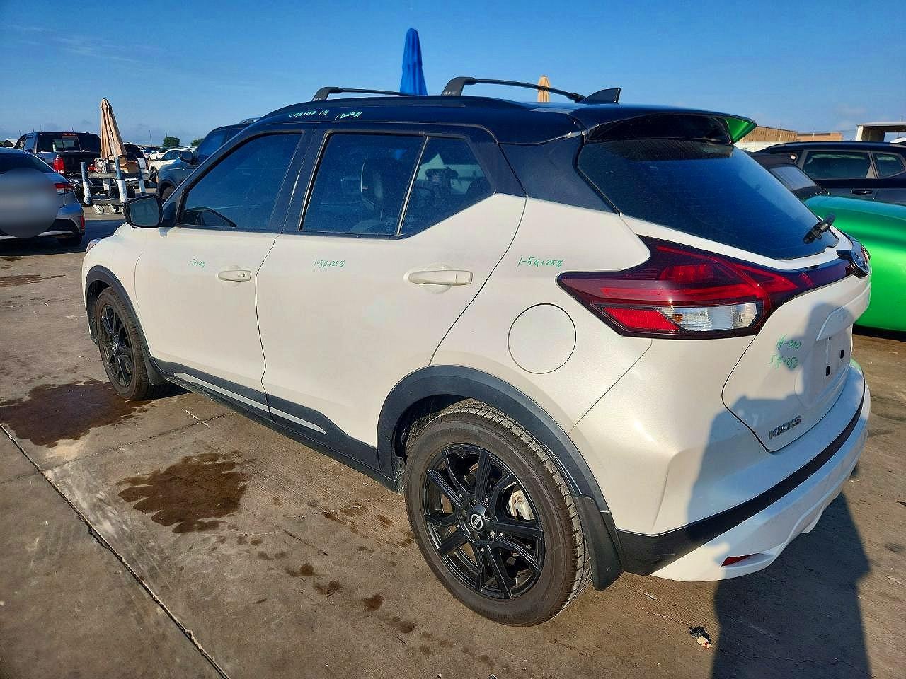 2021 Nissan Kicks Sr - Image 2