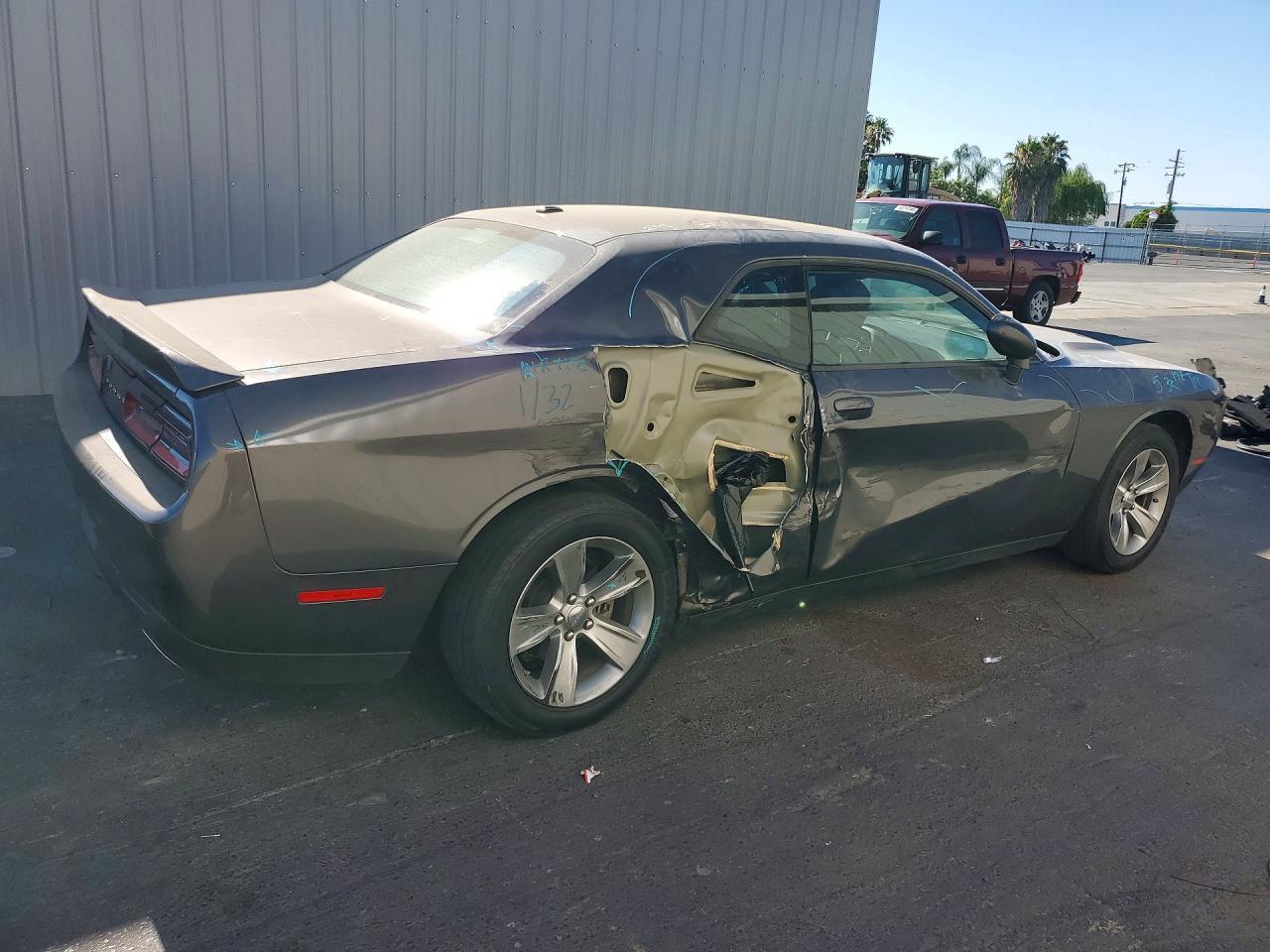 2022 Dodge Challenger Sxt - Фото 3