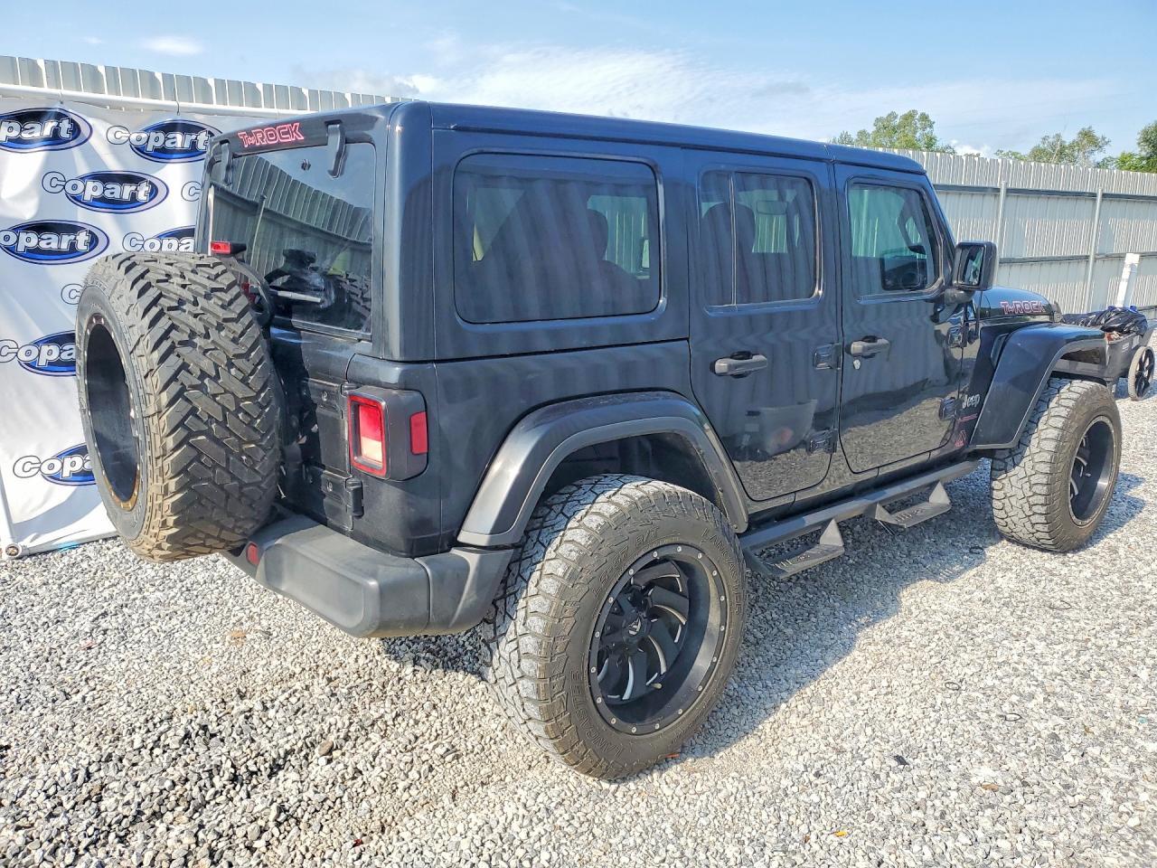 2020 Jeep Wrangler Unlimited Sahara - Фото 3