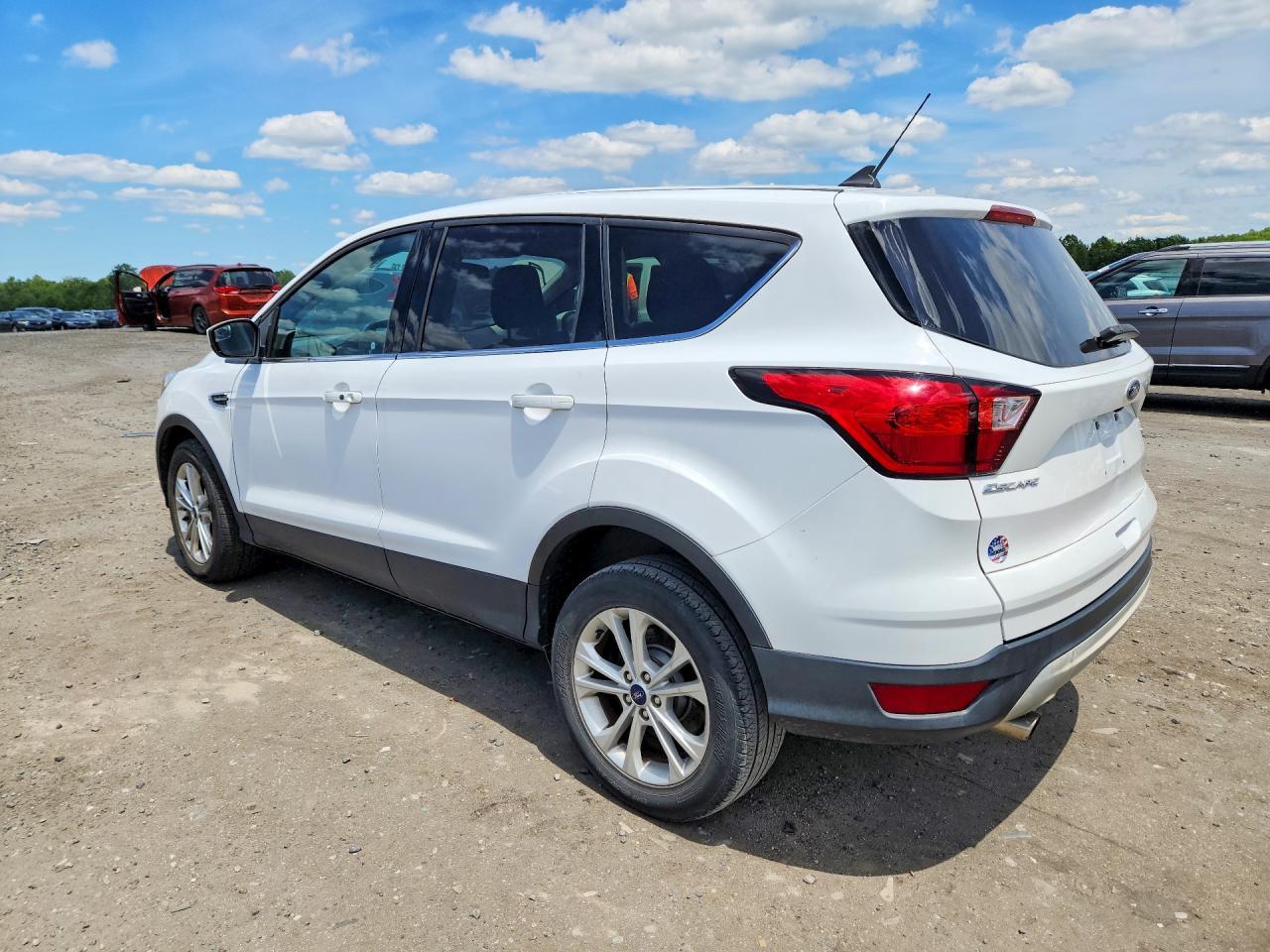 2019 Ford Escape Se - Image 2