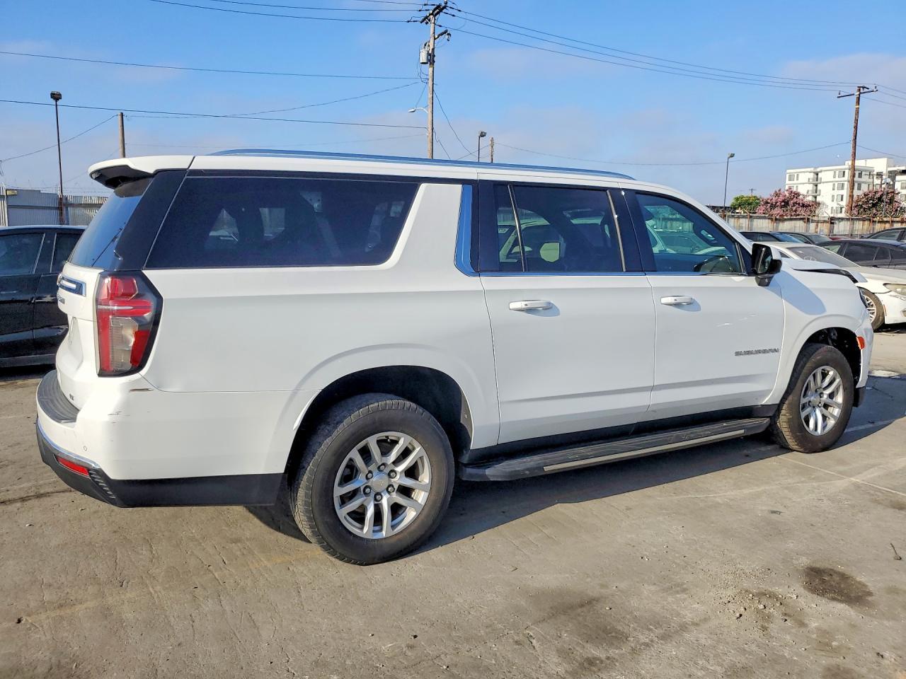 2023 Chevrolet Suburban C1500 Lt - Image 3