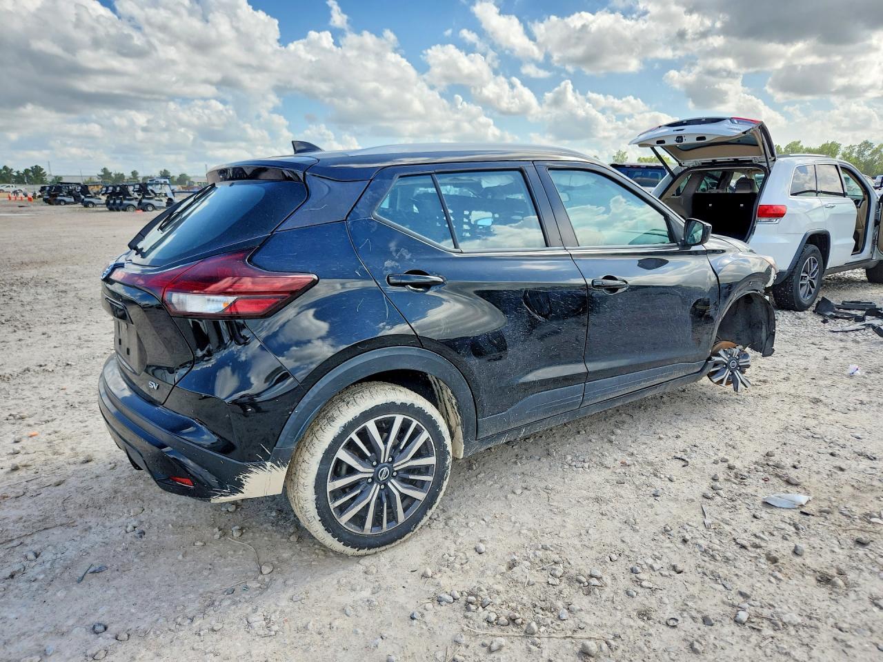 2021 Nissan Kicks Sv - Image 3