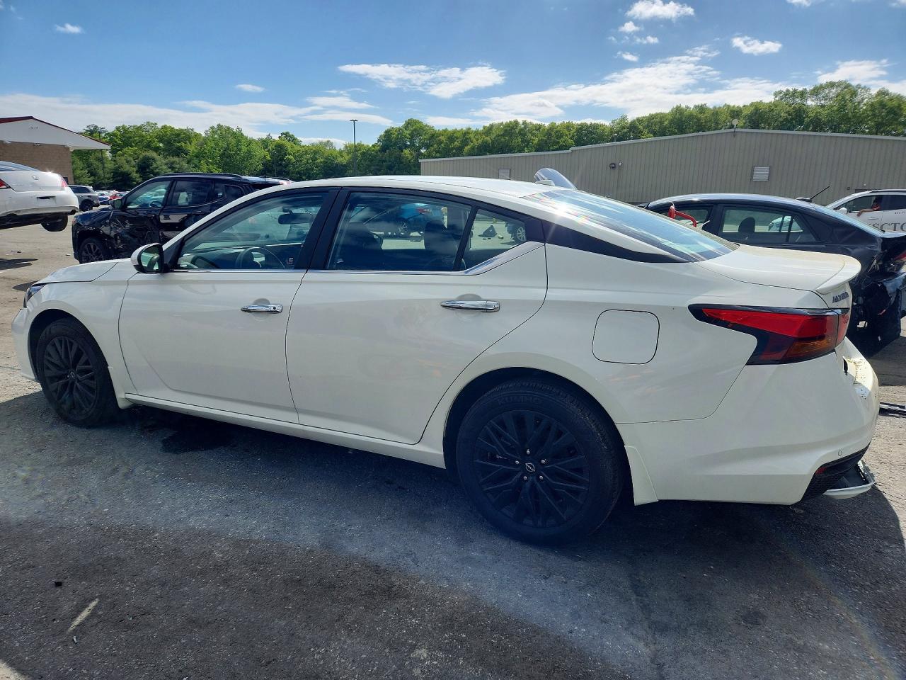 2025 Nissan Altima Sv - Image 2