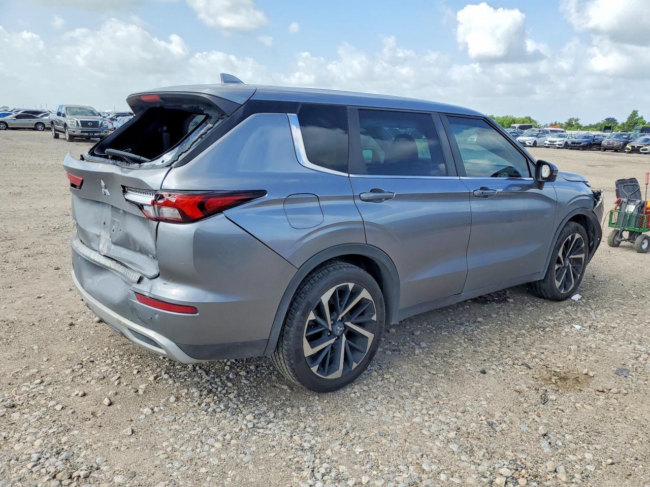2023 Mitsubishi Outlander Se - Фото 3