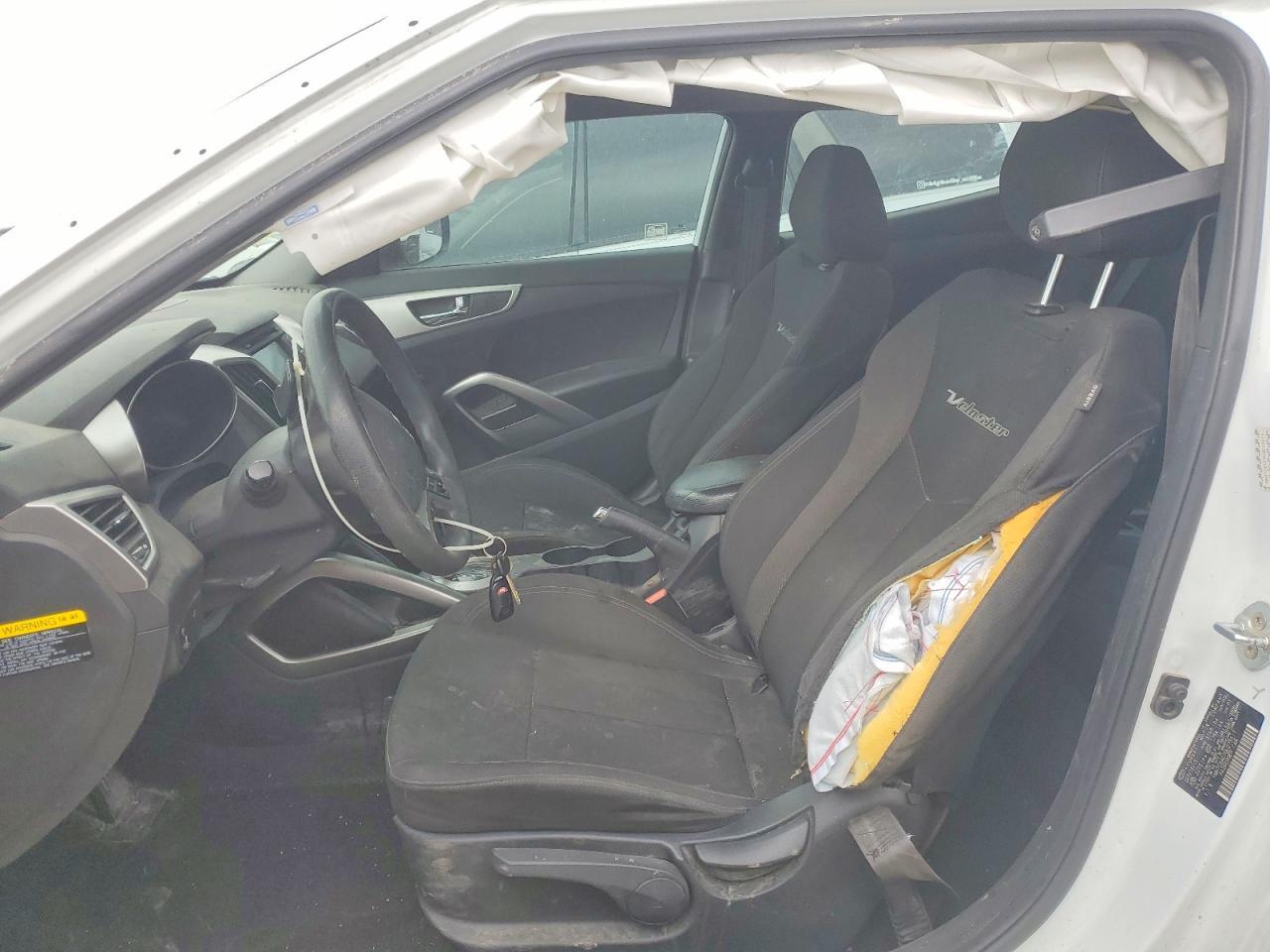 2016 Hyundai Veloster Base - Фото 7