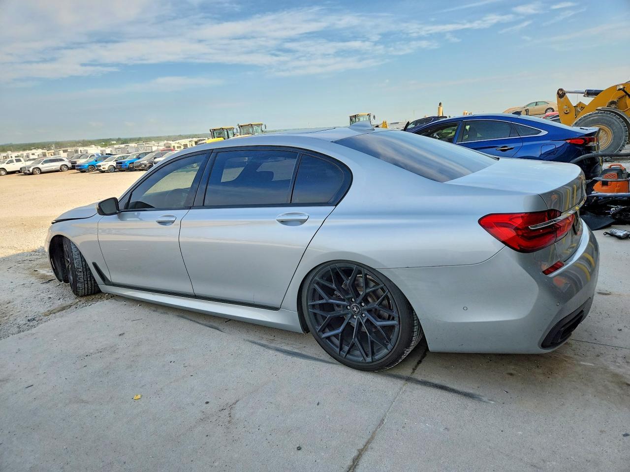 2017 BMW 750 I - Фото 2