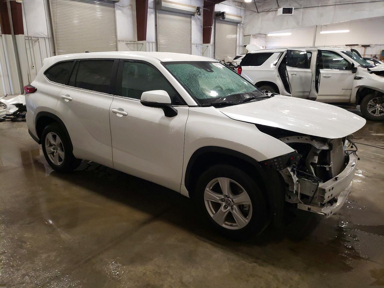 2023 Toyota Highlander L - Image 4