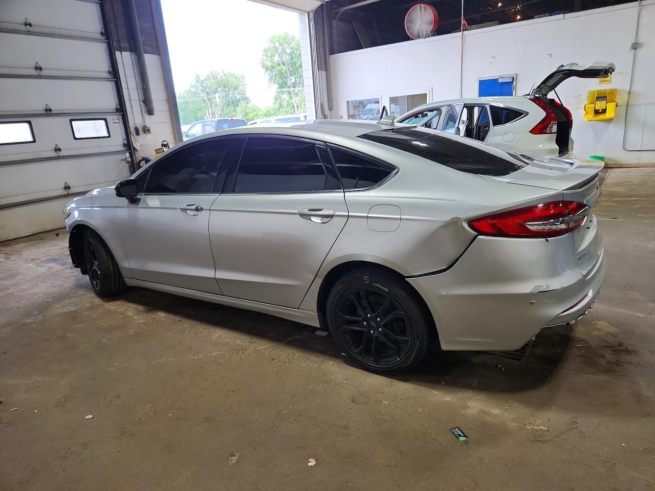 2019 Ford Fusion Se - Image 2