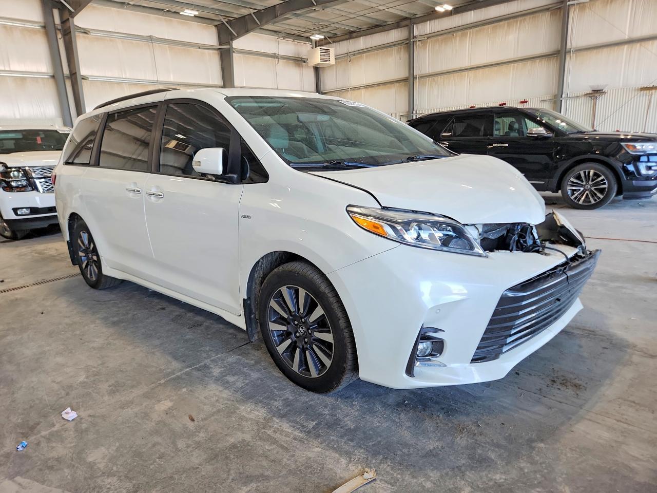 2018 Toyota Sienna Limited Premium 7-Passenger - Фото 4
