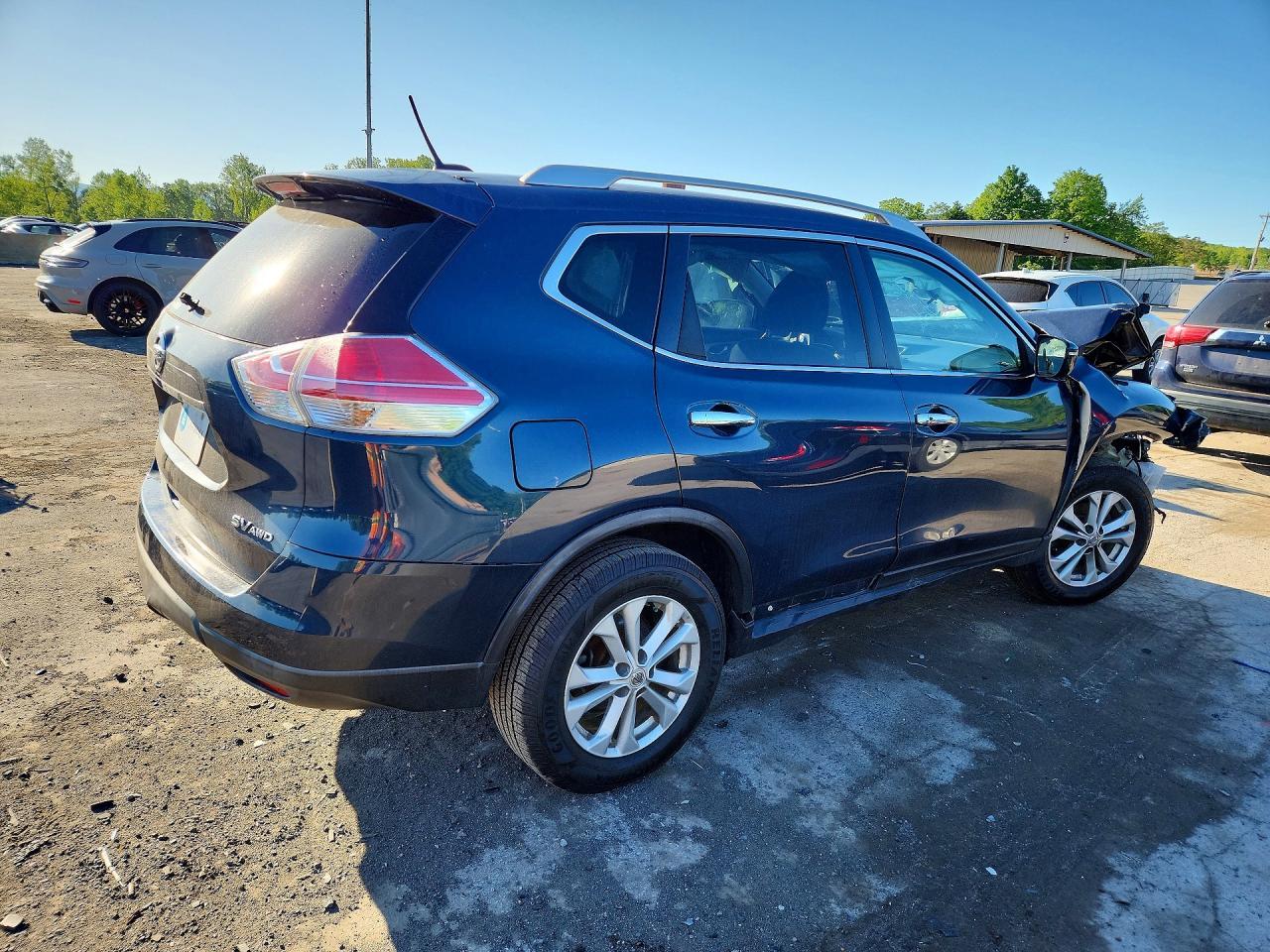 2016 Nissan Rogue Sv - Image 3