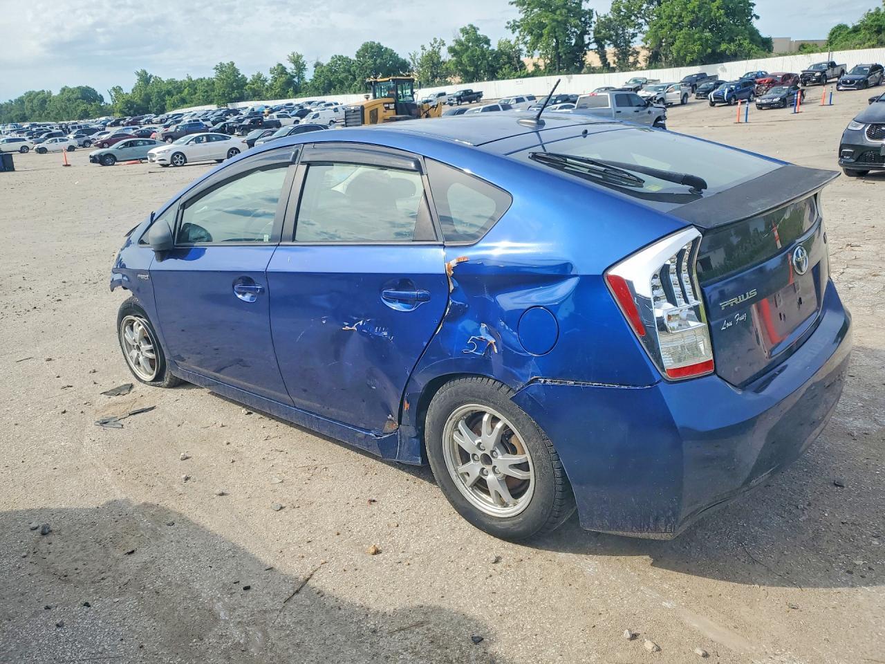 2010 Toyota Prius Iii - Фото 2