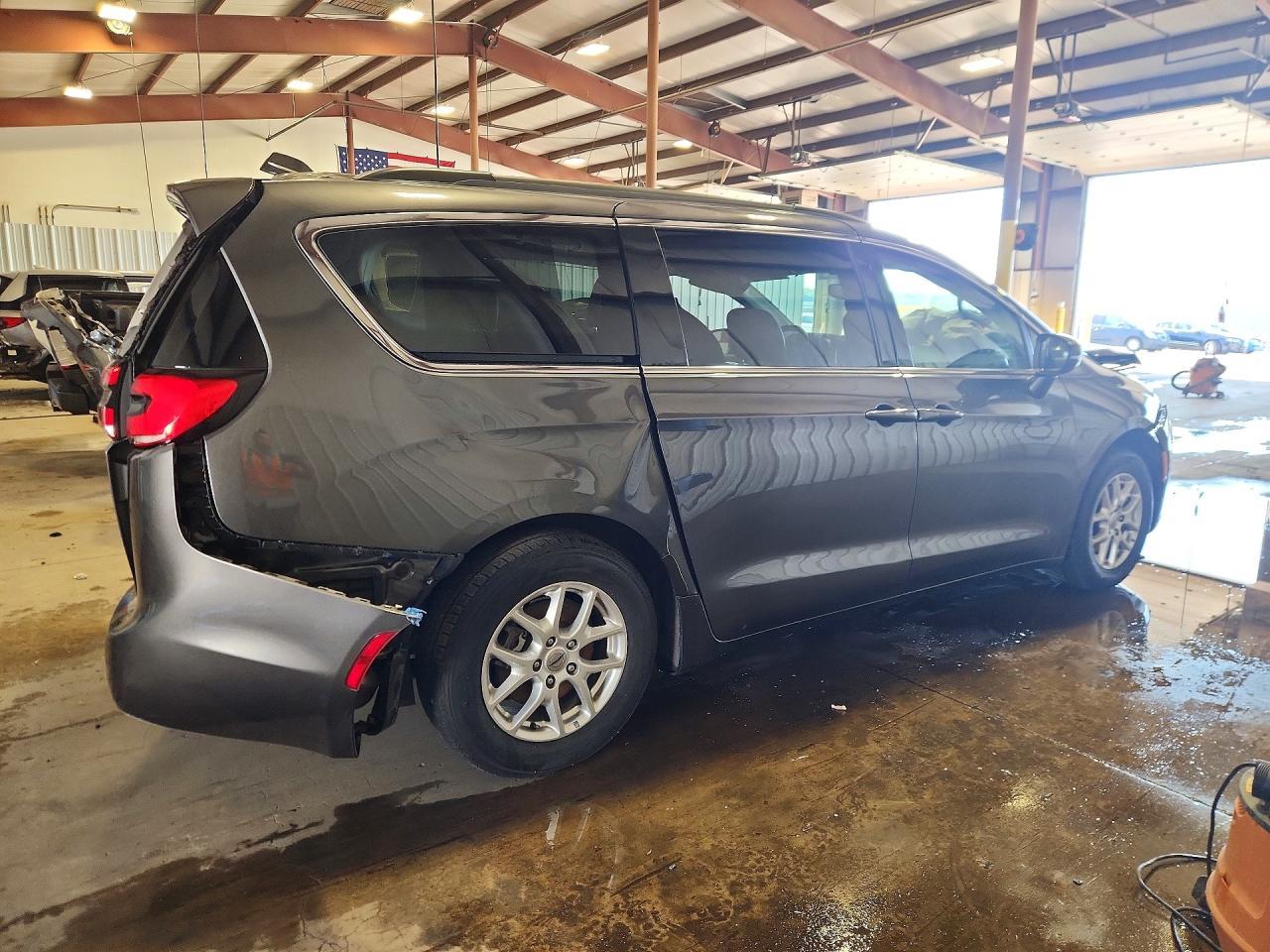 2022 Chrysler Pacifica Touring L - Фото 3