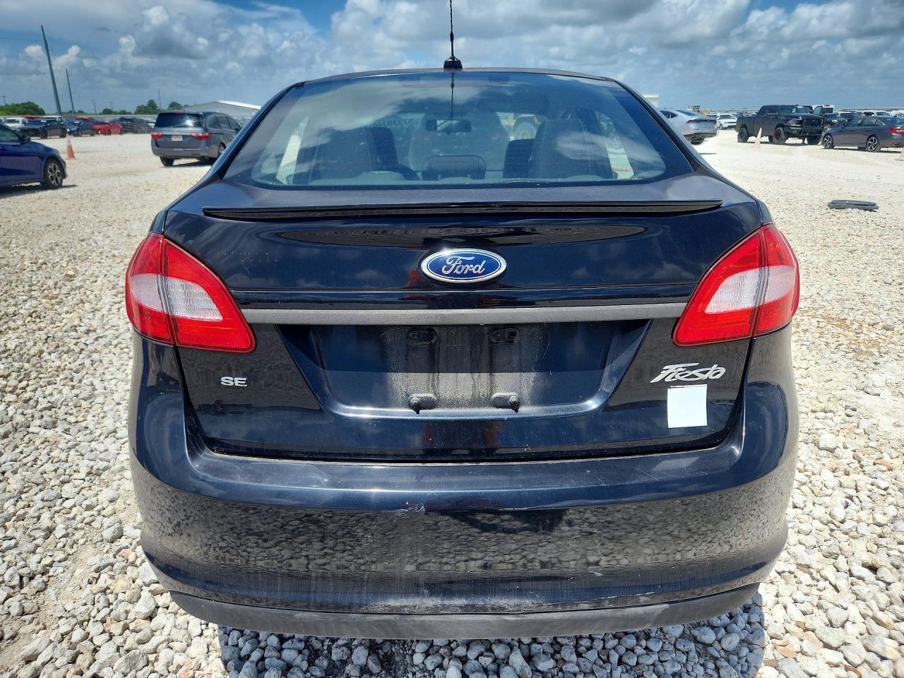 2012 Ford Fiesta Se - Фото 6