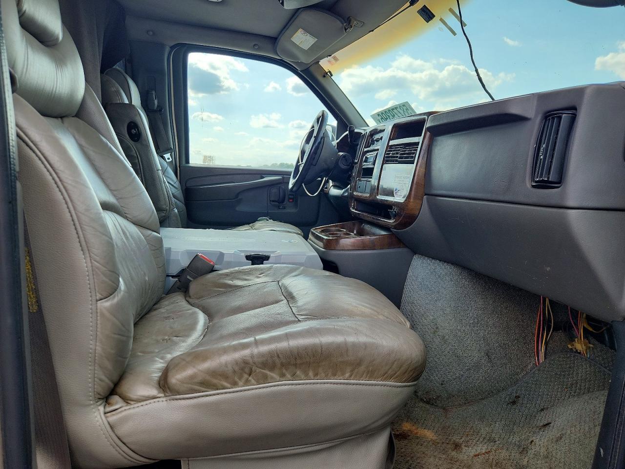 2004 Chevrolet Express Rv - Image 5