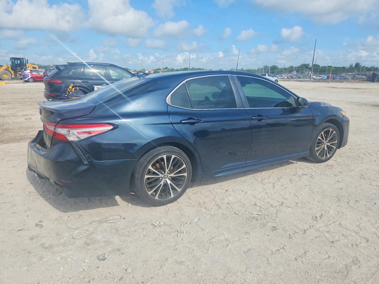 2019 Toyota Camry Se - Image 3