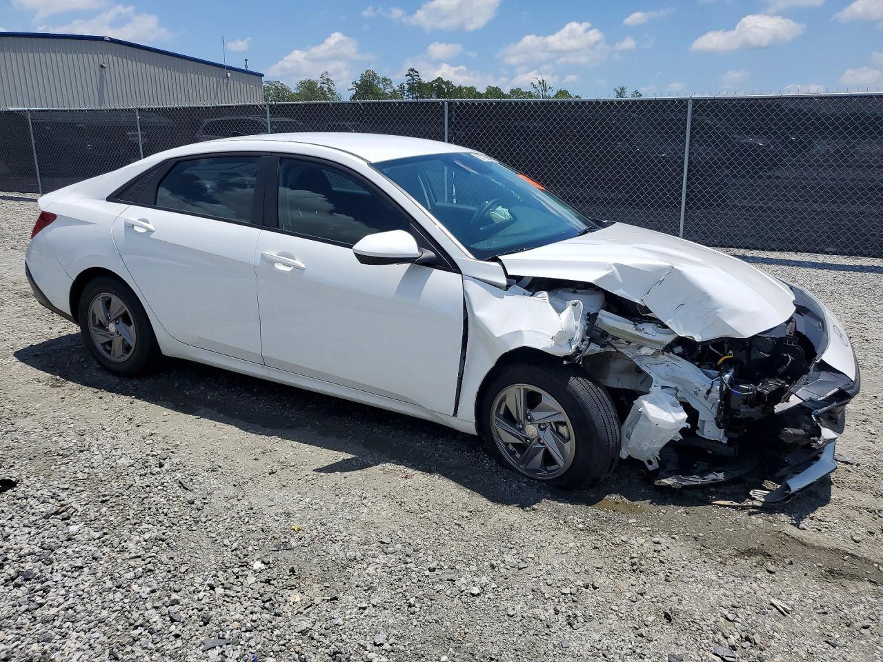 2025 Hyundai Elantra Se - Image 4