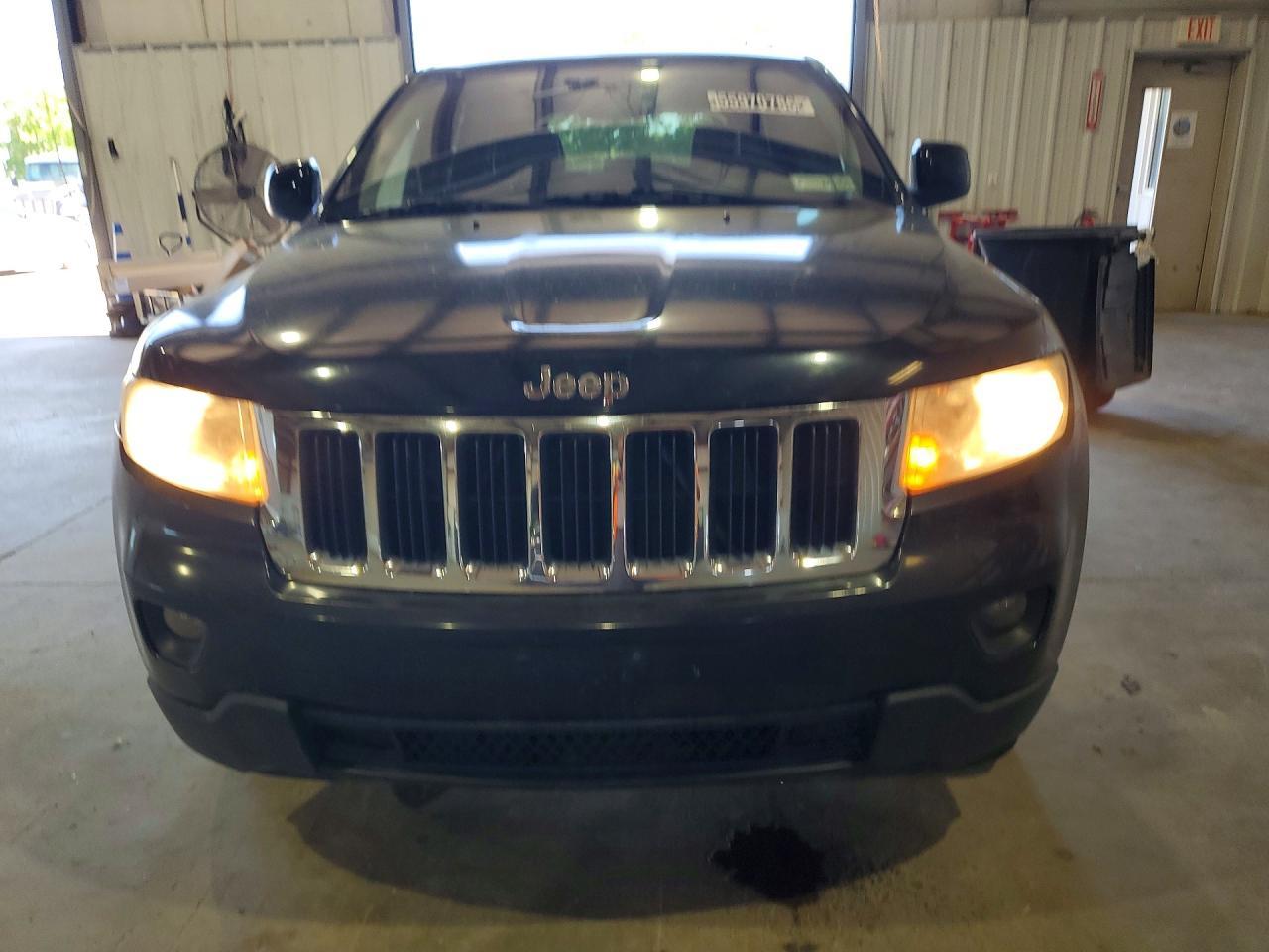 2011 Jeep Grand Cherokee Laredo - Image 5