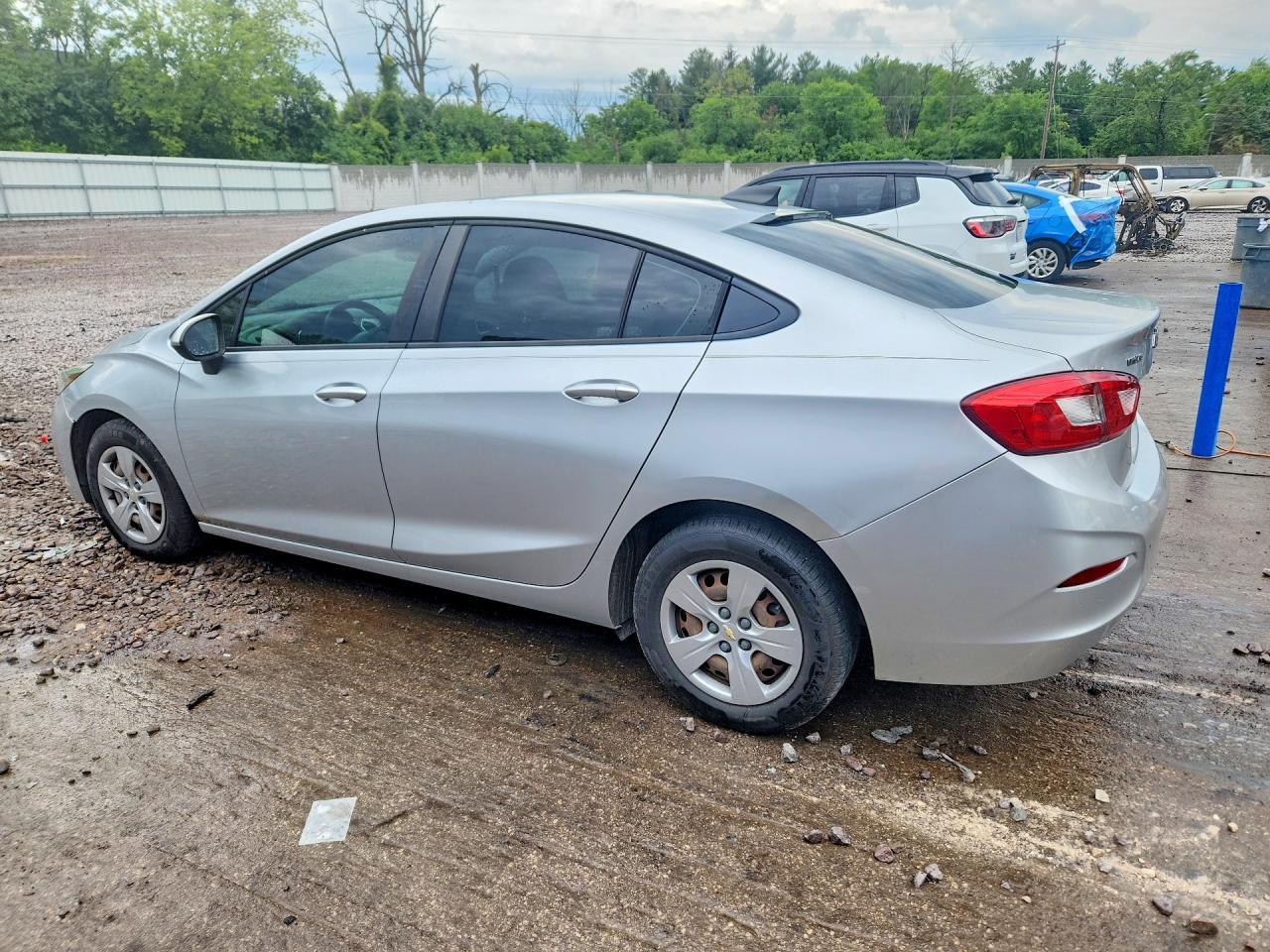 2018 Chevrolet Cruze Ls - Image 2