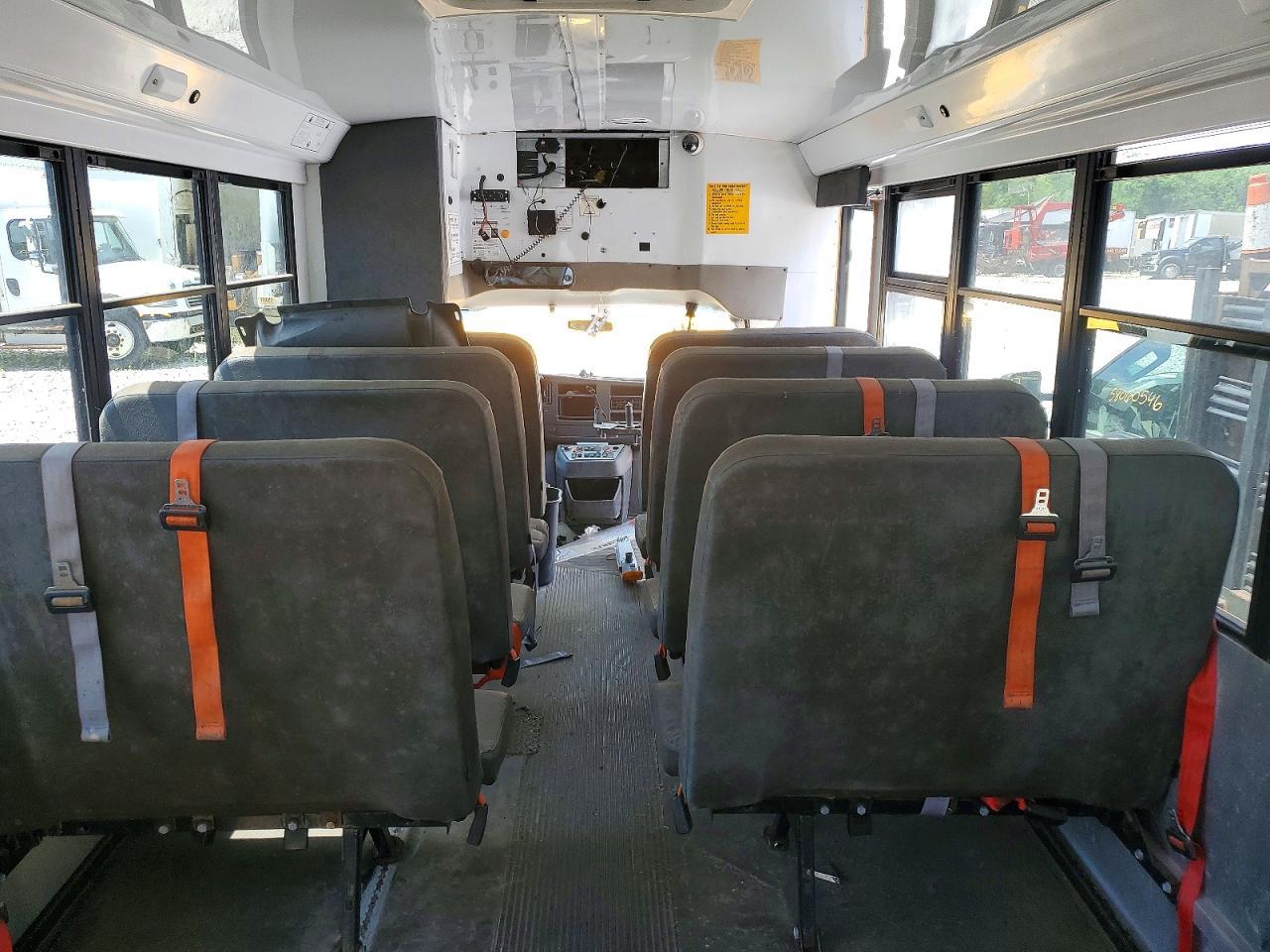 2012 Chevrolet Express G4 - School Bus - Фото 5