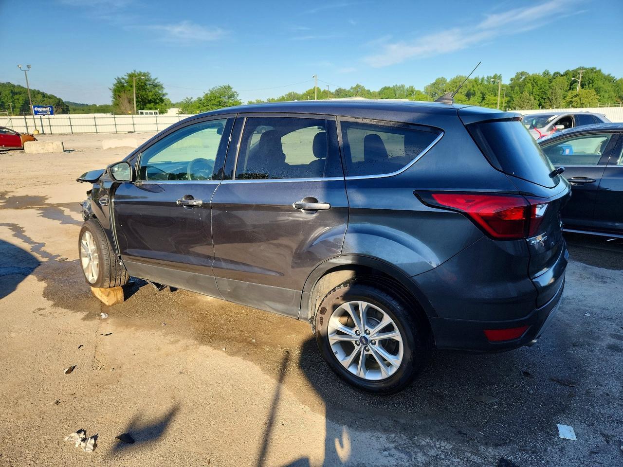2019 Ford Escape Se - Фото 2