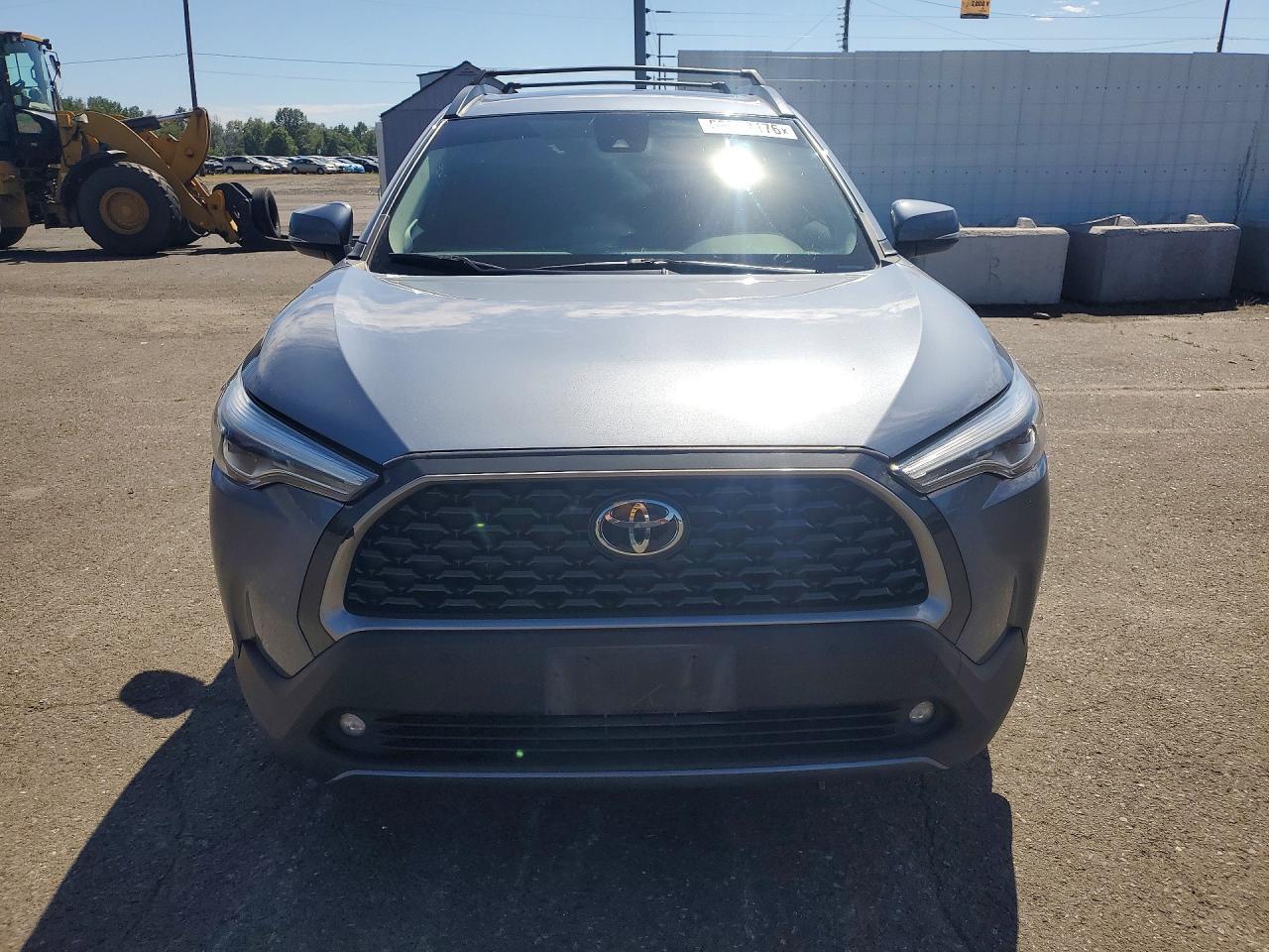 2022 Toyota Corolla Cross Xle - Image 5