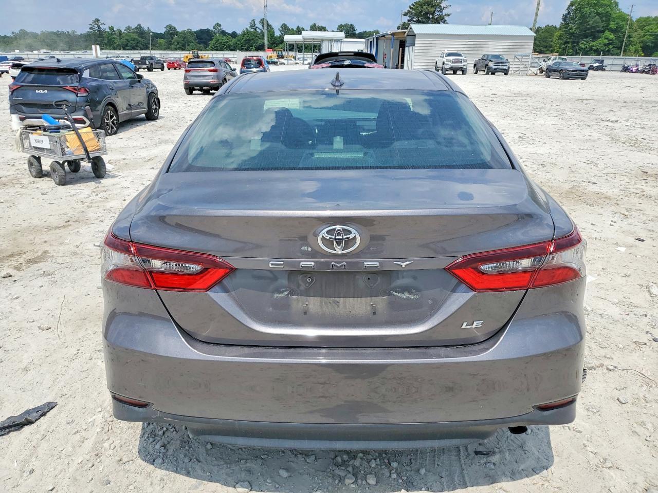 2022 Toyota Camry Le - Фото 6