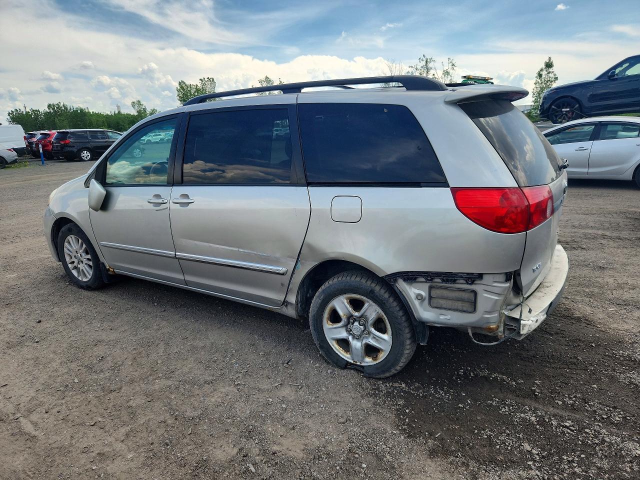 2007 Toyota Sienna Xle 7-Passenger - Image 2