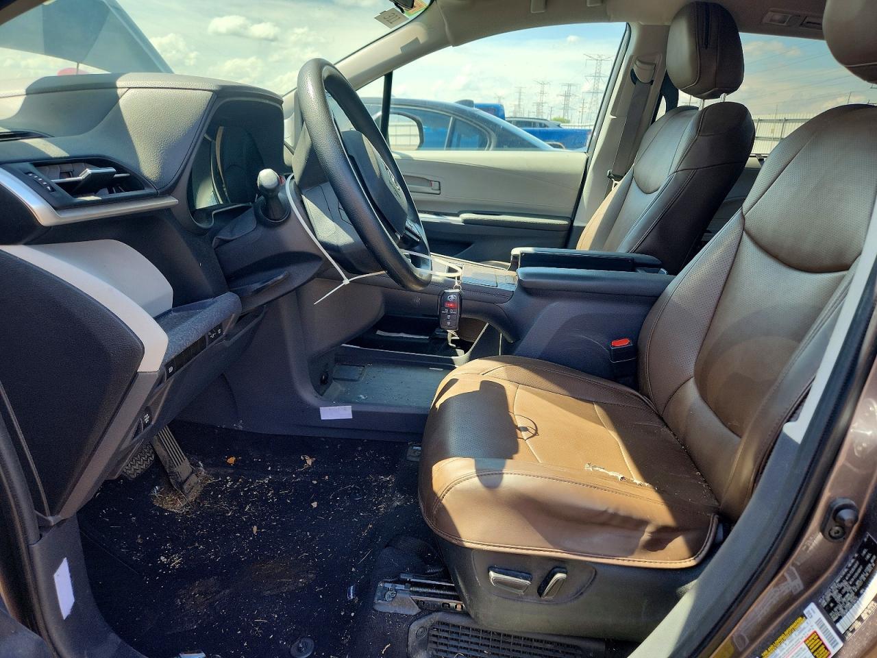 2024 Toyota Sienna Le - Image 7