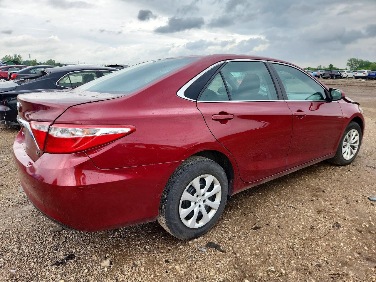 2016 Toyota Camry Le - Фото 3