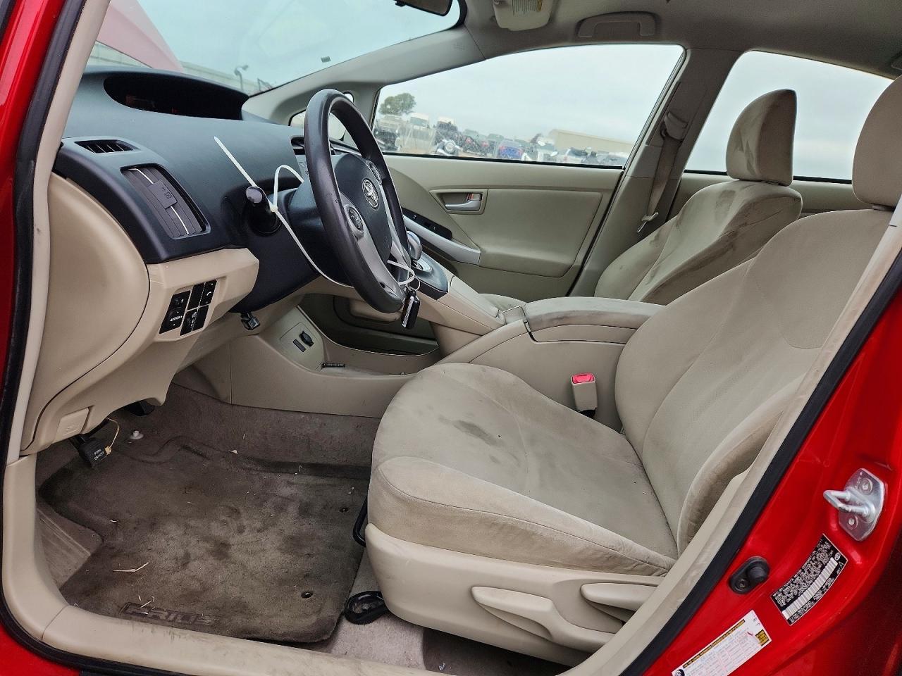 2011 Toyota Prius Two - Фото 7