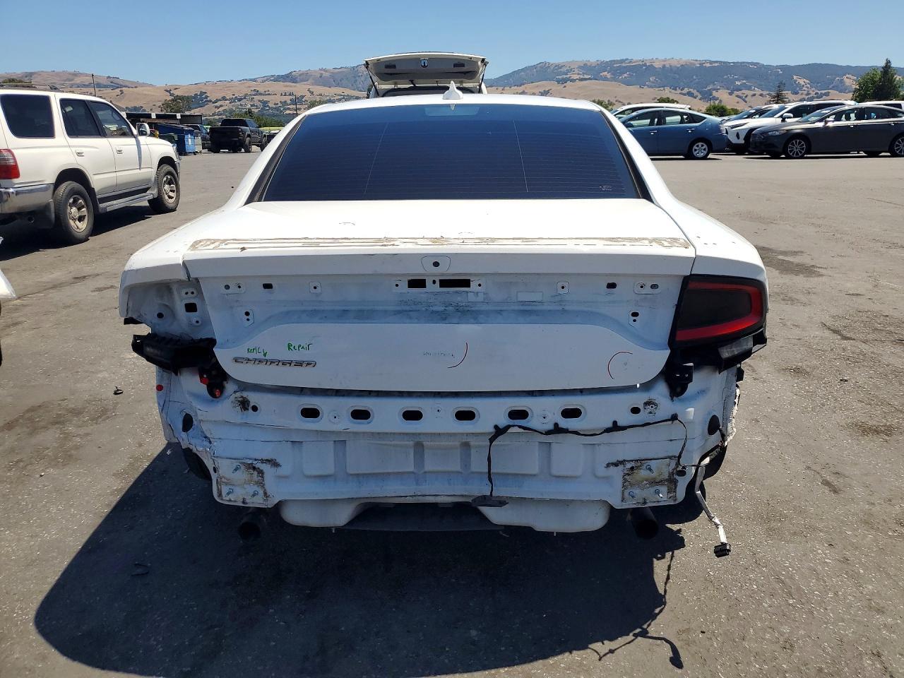 2016 Dodge Charger R - Image 6