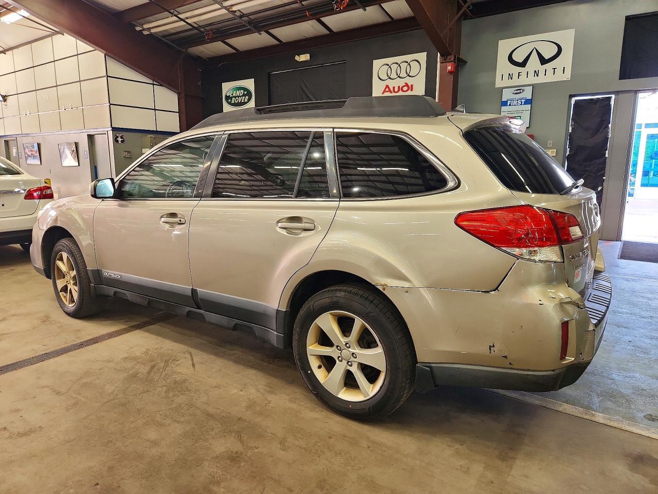 2014 Subaru Outback 2.5I Premium - Image 2