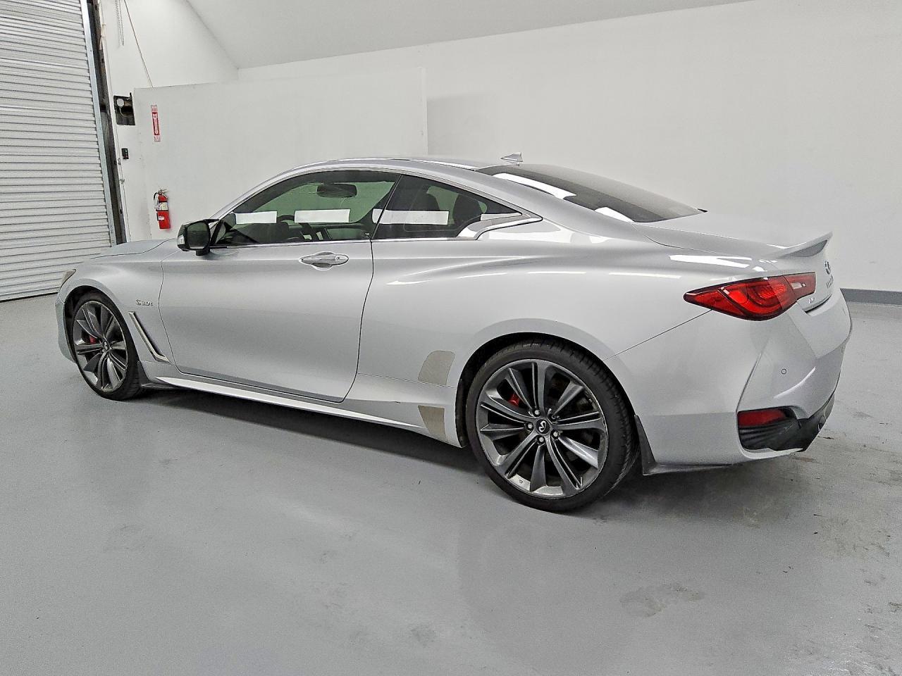 2017 Infiniti Q60 Red Sport 400 - Фото 2
