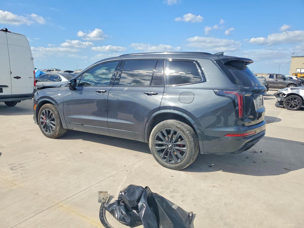 2023 Cadillac Xt6 Sport - Image 2