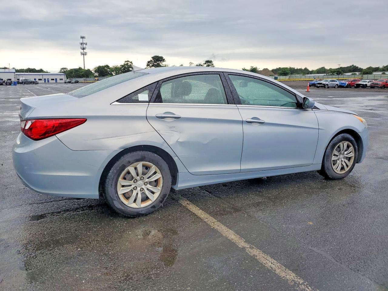 2013 Hyundai Sonata Gls - Image 3
