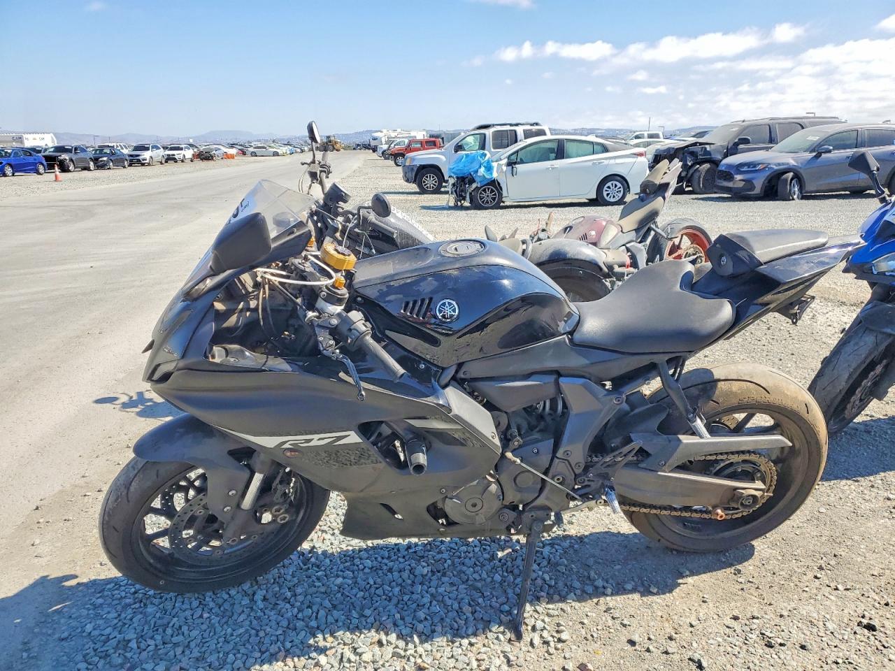 2024 Yamaha Yzfr7 - Image 3