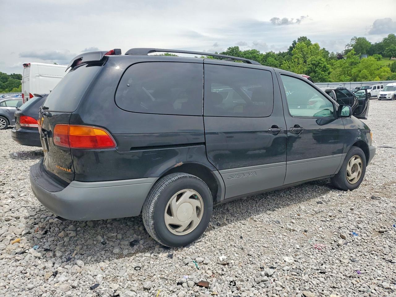 1998 Toyota Sienna Le - Фото 3