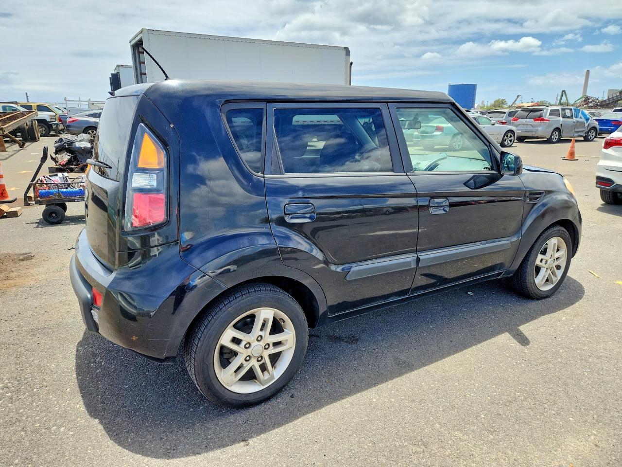 2010 Kia Soul + - Image 3