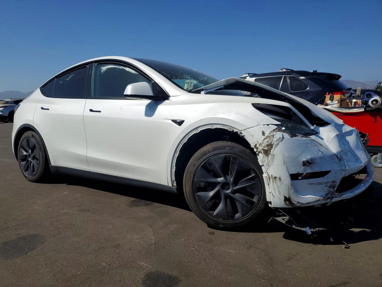 2024 Tesla Model Y - Фото 4