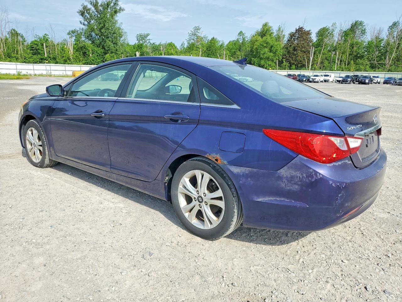 2011 Hyundai Sonata - Image 2