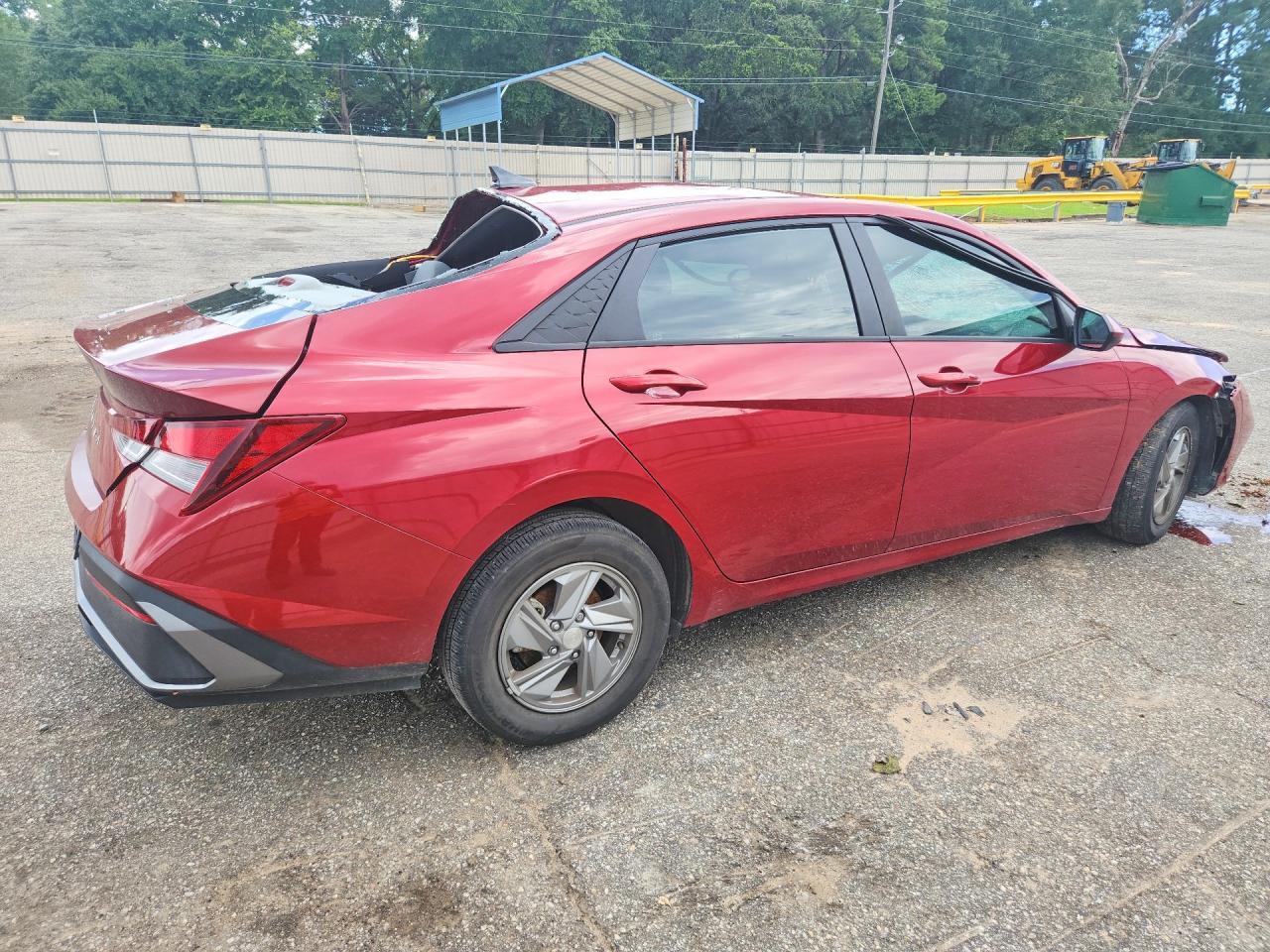 2024 Hyundai Elantra Se - Image 3