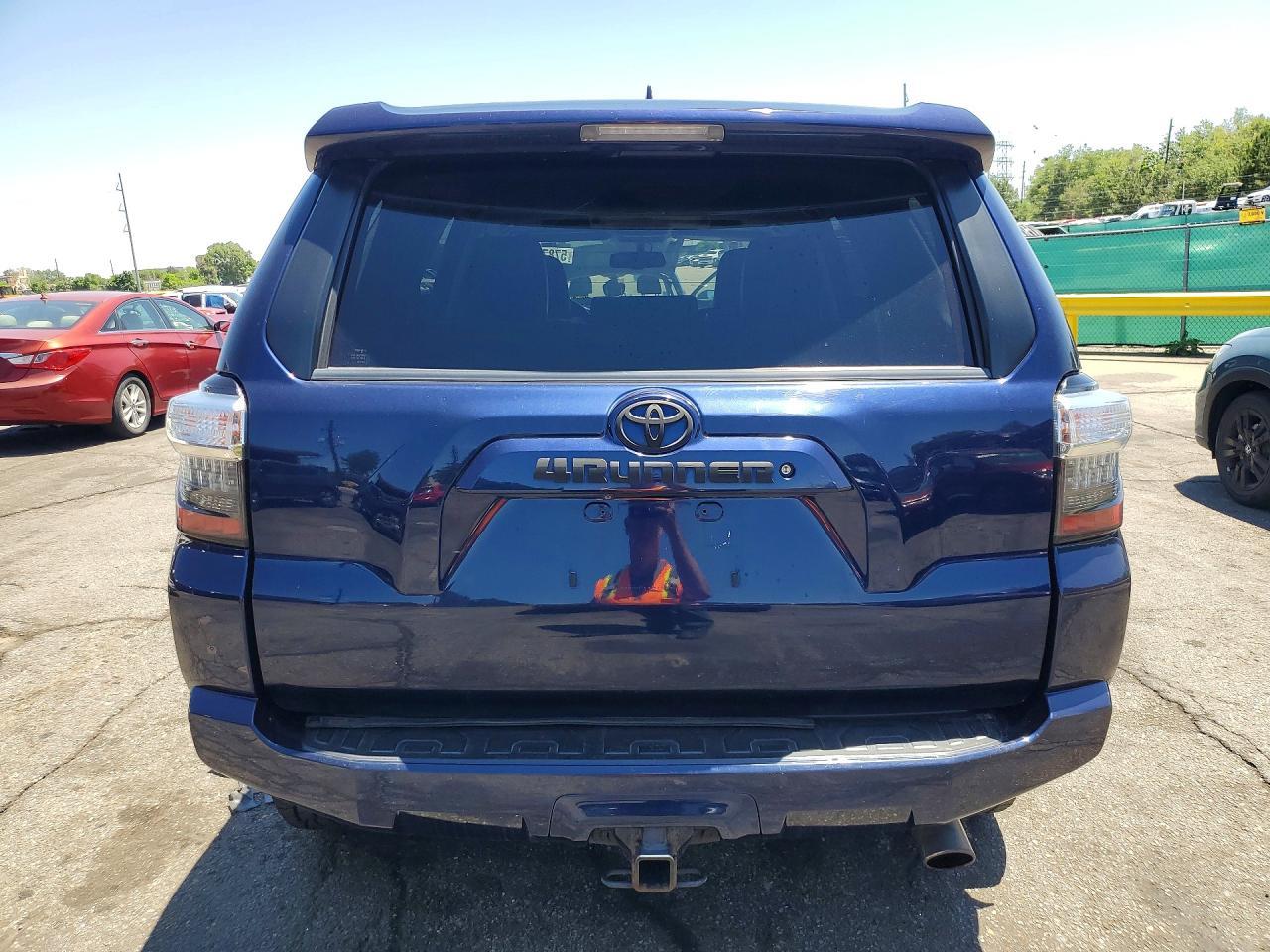 2017 Toyota 4Runner Sr5 Premium - Image 6