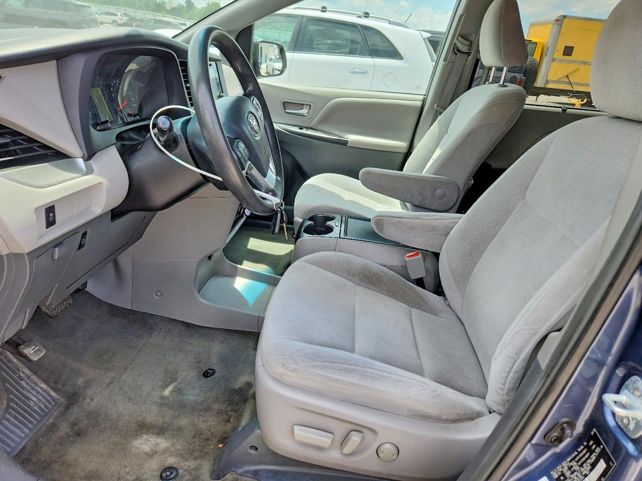 2015 Toyota Sienna Le - Фото 7