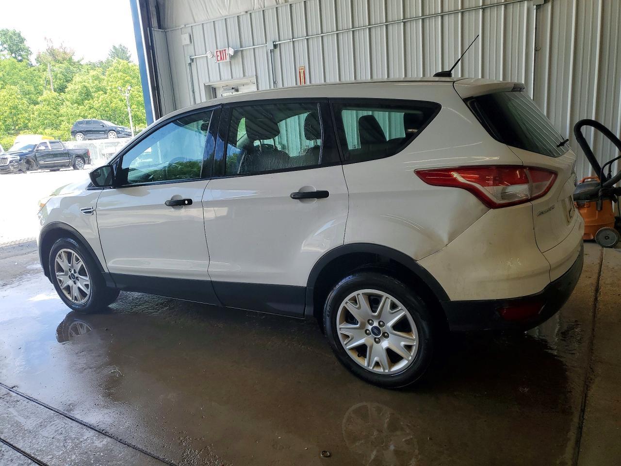 2013 Ford Escape S - Фото 2