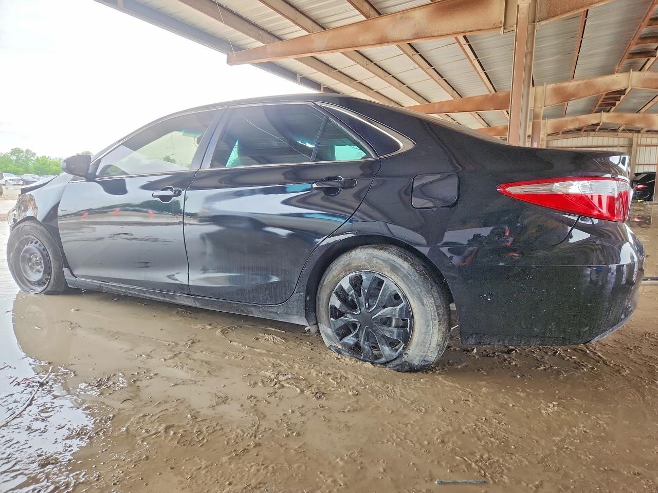 2015 Toyota Camry Le - Image 2